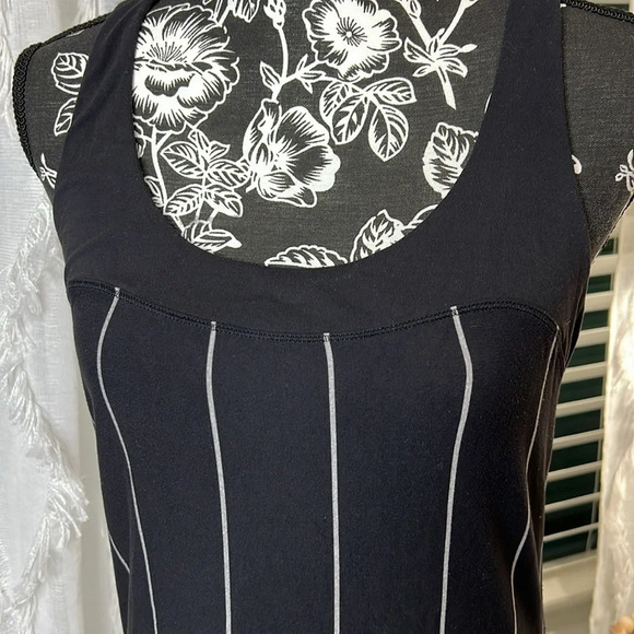 LULULEMON Run First Base Tank Top - Picture 4 of 7
